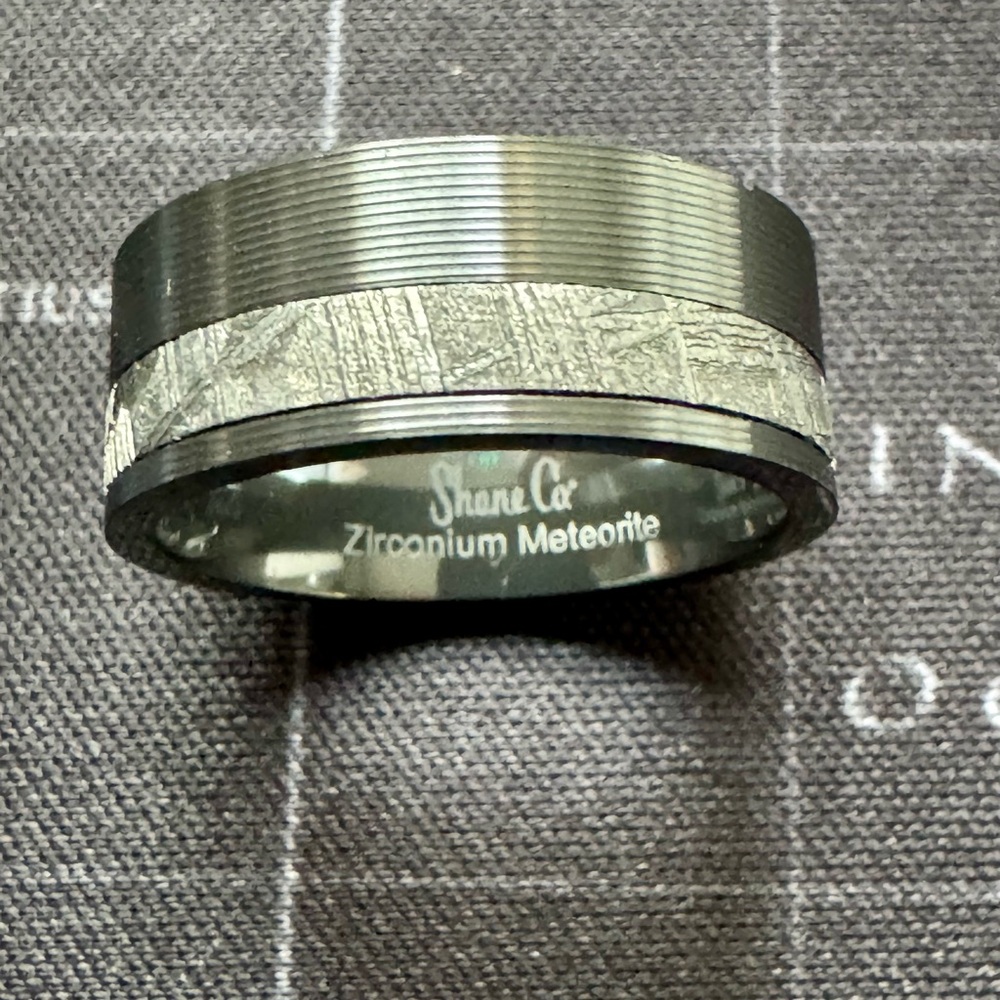 Shane Co. Zirconium Meteorite Inlay Ring - Metallic Gray